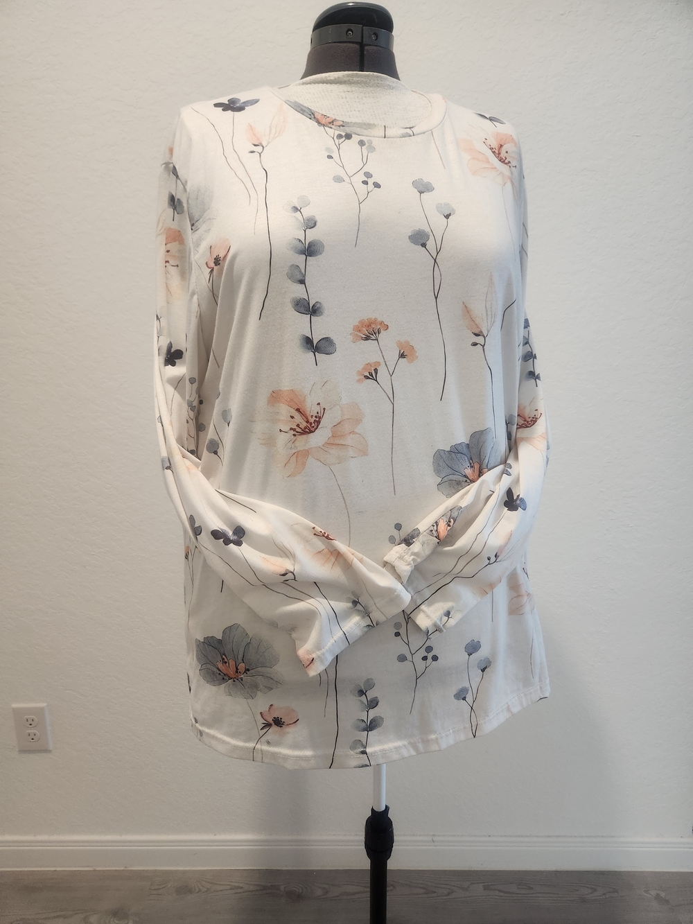 Women’s Floral Long-Sleeve Top - Cream with Peach & Gray Flowers